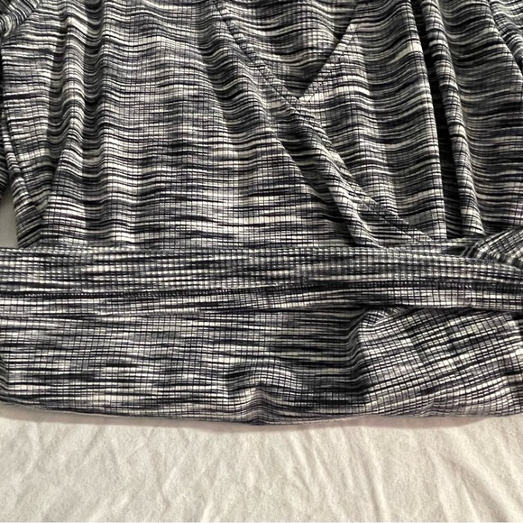 Loft Outlet Size Medium ribbed mock wrap V-Beck top, in great condition - Picture 15 of 16